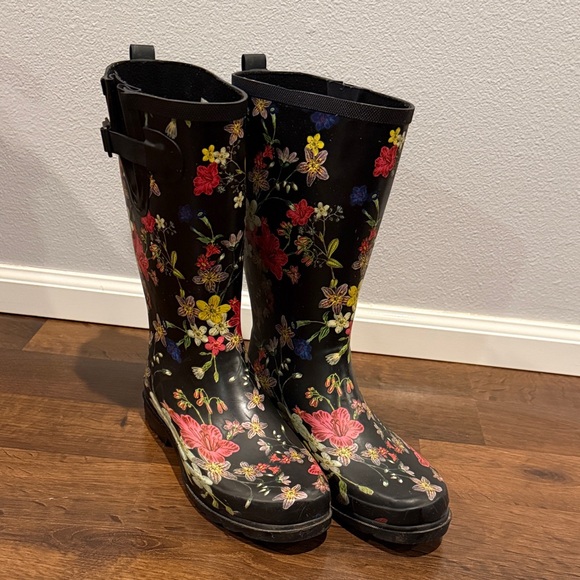 Shoes - Vintage Floral Women's Rain Boots size 9